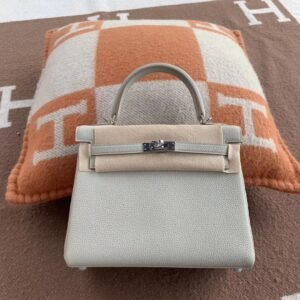 Turnlock Flap Bag 25cm – Togo, Beton, Silver Hardware