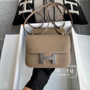 Buckle Flap Bag 19cm – Epsom, Etoupe, Silver Hardware