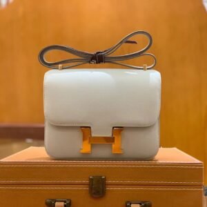Buckle Flap Bag 18cm – Evercolor, Gris Perle