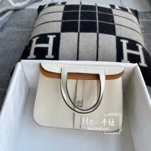 Convertible Crossbody 25cm – Clemence, Craie, Silver Hardware (AG-16925)
