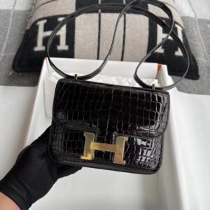 Buckle Flap Bag 18cm – Shiny Niloticus, Black, Gold Hardware