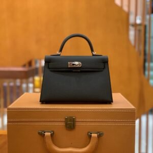 Mini Turnlock Flap Bag 19cm – Epsom, Classic Black, Silver Hardware