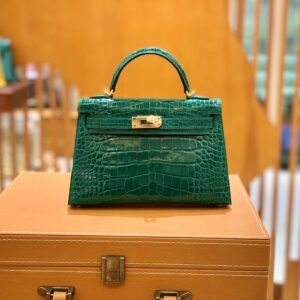 Mini Turnlock Flap Bag 19cm – Shiny Alligator Crocodile, Jade Green, Gold Hardware