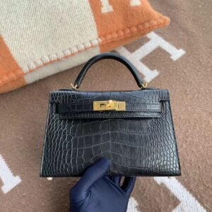 Mini Turnlock Flap Bag 19cm – Matte Alligator, Noir, Gold Hardware (AG-00535)