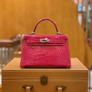 Mini Turnlock Flap Bag – Alligator, Mexican Pink Rose Azalee, Gold Hardware