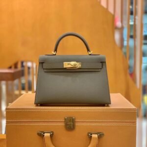 Mini Turnlock Flap Bag 19cm – Epsom, Etain, Gold Hardware (AG-05995)