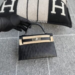 Mini Turnlock Flap Bag 19cm – Ostrich, Noir, Silver Hardware