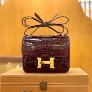 Buckle Flap Bag 18cm – Shiny Niloticus Crocodile, Wine Red, Gold Hardware
